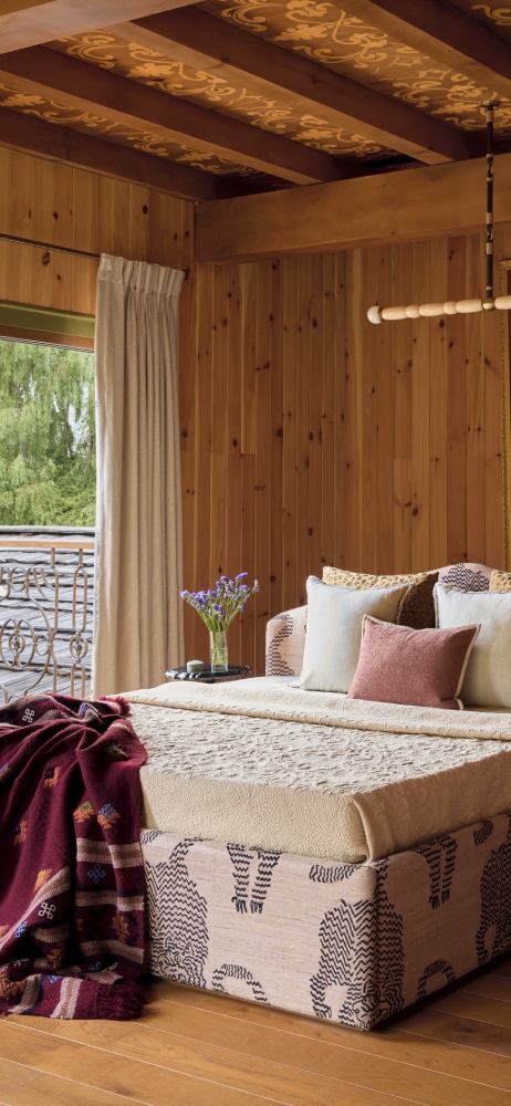 bhutan-log-cabin