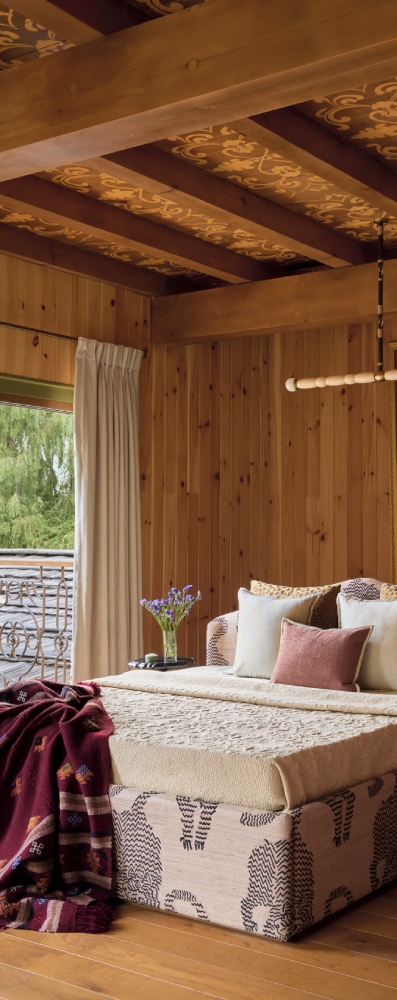 bhutan-log-cabin